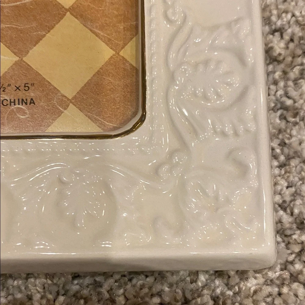 Decorative Ceramic Off White Photo Frame with Glass. 3.5 x 5”